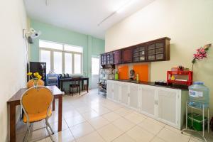 Kuchyň nebo kuchyňský kout v ubytování The Sim Hotel Vung Tau
