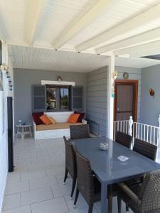 Photo de la galerie de l'établissement Mediterranean Villa, à Vergia 20 autres photos