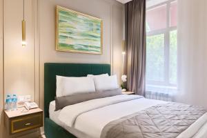 Ένα ή περισσότερα κρεβάτια σε δωμάτιο στο Maestro Address Baku Hotel