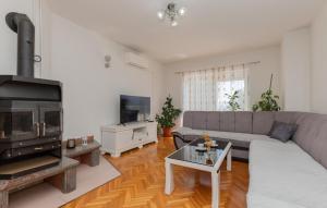 Μια τηλεόραση ή/και κέντρο ψυχαγωγίας στο Villa Jelavic - Makarska by Villas Guide
