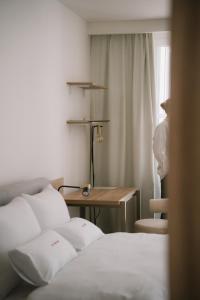 Postel nebo postele na pokoji v ubytování Memory-Making Hotel Vienna