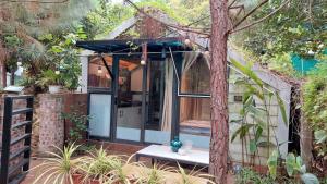 Zahrada ubytování The Honey House Sóc Sơn