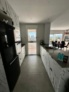 Η κουζίνα ή μικρή κουζίνα στο AT Gregal IV