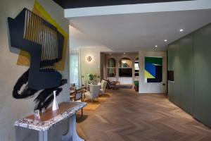 Un televizor și/sau centru de divertisment la Room 12