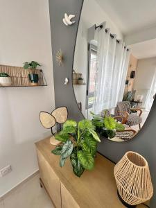 Ruang duduk di Appartement avec place de Parking à deux pas de la plage