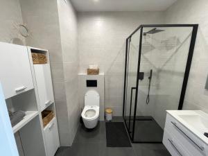 Ένα μπάνιο στο La Masuria Apartment +19 φωτογραφίες