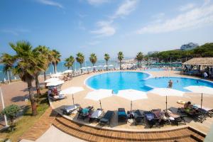 Bazén v ubytování Prestige Resort nebo v jeho okolí