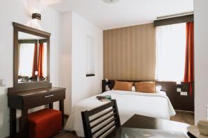 Llit o llits en una habitació de Duke Armeneasca Suites by Olala!