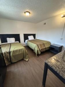 Postel nebo postele na pokoji v ubytování Encore Inn Inglewood + 37 fotografií