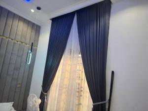 Serene Oasis in Lagos - Private Pool Relaxing Ambiance客房内的一张或多张床位