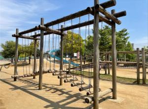un parco giochi vuoto con uno scivolo sullo sfondo di Vacation Rental -Nagumo301- a Tokyo