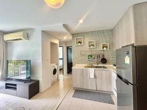 Kuchyň nebo kuchyňský kout v ubytování Centrio 2 Bedrooms Condos in Town-Central Phuket