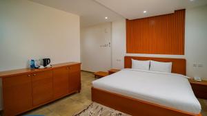 Express City Hotel - Duqm客房内的一张或多张床位