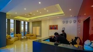 Express City Hotel - Duqm的休息区