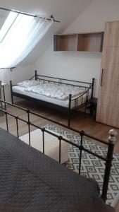 Ένα ή περισσότερα κρεβάτια σε δωμάτιο στο Apartmán v Podhradí Boskovice