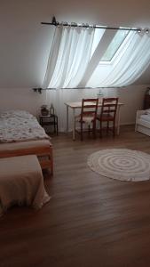 Ένα ή περισσότερα κρεβάτια σε δωμάτιο στο Apartmán v Podhradí Boskovice