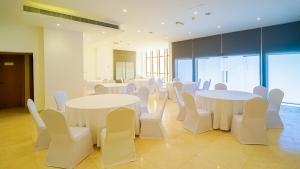 Express City Hotel - Duqm的休息区