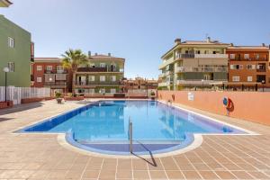 an empty swimming pool in an apartment complex at Sunset Gabriela in Candelaria
