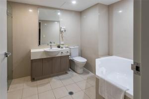 Koupelna v ubytování Narrabeen Sands Hotel by Nightcap Plus