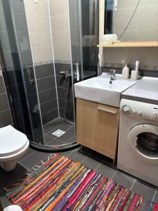 Vannituba majutusasutuses Puzzle Studio in the Heart of Prishtina