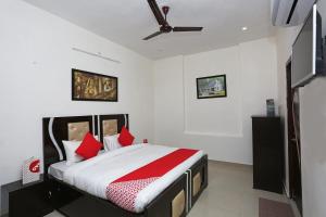 Katil atau katil-katil dalam bilik di Hotel O Tirupati Residency