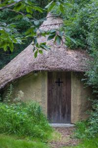 Φωτογραφία από το άλμπουμ του Thatched Roundhouse in Somerset Woodland σε Martock