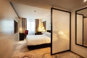 Postel nebo postele na pokoji v ubytování DoubleTree By Hilton Košice