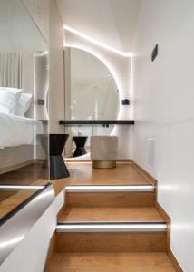 Postel nebo postele na pokoji v ubytování Aeolian Spirit Suites