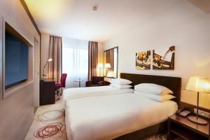 Postel nebo postele na pokoji v ubytování DoubleTree By Hilton Košice + 37 fotografií