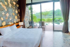 Voodi või voodid majutusasutuse BOM HOMES- Flamigo Dai Lai Resort- 2BR toas +17 fotot