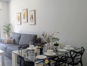 Posezení v ubytování Alfredsi Luxury Poolside Retreat Apt Duly11