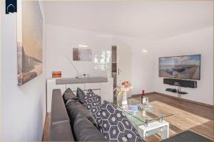 a living room with a couch and a glass table at Ferienwohnung Haffblick in Kamminke