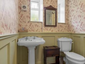 a bathroom with a sink and a toilet at Pass the Keys Bright Town-Centre Flat with Outdoor Area in Ulverston +19 photos