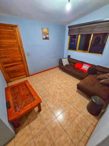 a living room with a couch and a table at El Rincón de Oaxaca - apartamento completo in Oaxaca City