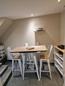 a dining room with a table and chairs at La Voute in Pierrevert