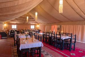 Restaurace v ubytování Merzouga Best Luxury Camp