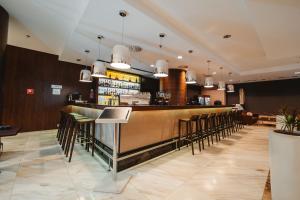 Lounge nebo bar v ubytování DoubleTree By Hilton Košice