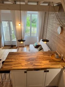 a kitchen with a wooden counter top in a room at Beau gîte dans Domaine viticole & arboricole in Cursan