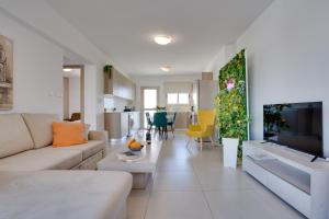 Posezení v ubytování Lemon Paradise City Centre 200m From Beach + 25 fotografií