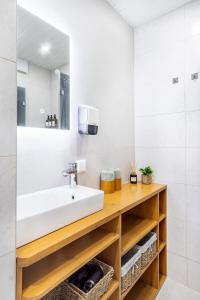 Fotografie z fotogalerie ubytování Designer studio apartment in the heart of the city - free parking! v destinaci Pärnu