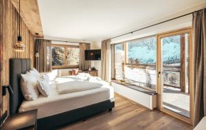 Postel nebo postele na pokoji v ubytování Hotel Piz Seteur