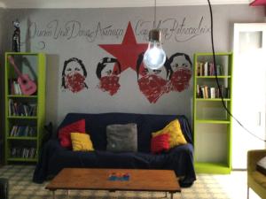 Ruang duduk di Tarragona Rooms