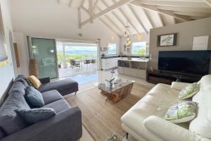 Χώρος καθιστικού στο Villa Les Esperides, grand standing Vue Mer & Golf, proche plage