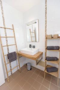 Ένα μπάνιο στο Bel appartement 2 chambres, proche plage et commerces, 3ilets +22 φωτογραφίες