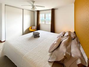 Giường trong phòng chung tại Le Grand Bleu T5 Haut standing, vue mer et pieds dans l'eau