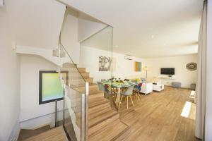 Μια τηλεόραση ή/και κέντρο ψυχαγωγίας στο Villa Jade I