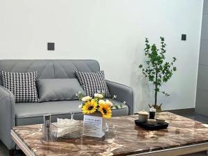 Yunqi Canghai Yunyin Secret Realm Jianbai Art Designer Travel and Vacation Beautiful Homestay Erhai Store的休息区