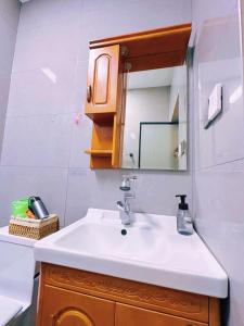 Yunqi Canghai Yunyin Secret Realm Jianbai Art Designer Travel and Vacation Beautiful Homestay Erhai Store的一间浴室