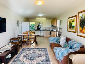 Kuchyň nebo kuchyňský kout v ubytování Little Lincoln Sea & Pool View Apartment