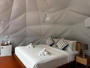 Cosy Garden Khao Sok客房内的一张或多张床位